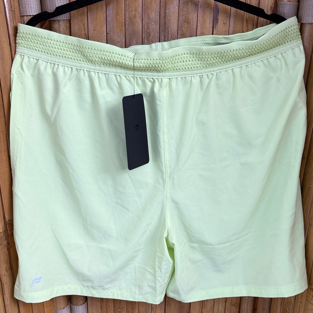 Fabletics Men’s Light Green Active Shorts Size XL   NWT